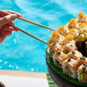 Aura Skypool Dubai | Friday Night Brunch in the Lounge - 3 hours of free-flowing drinks and a set sharing menu For 1